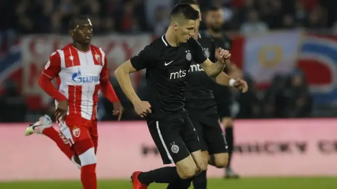 У Срби?и су Партизан и Црвена звезда одиграли меч уз присуство публике, било ?е око 16.000 нави?ача на стадиону црно-белих