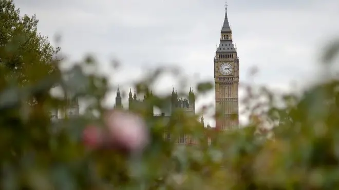 Big Ben je naziv velikog zvona unutar Elizabetine kule, na kojoj je i sat