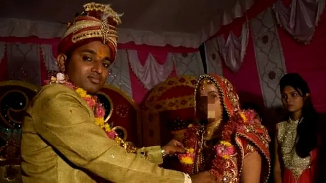 اشوک یادو منڈپ پر شادی کرتےہوئے