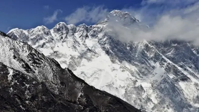 Tarix boyu Everestin zirvəsini fəth etməyə dörd mindən artıq insan çalışıb