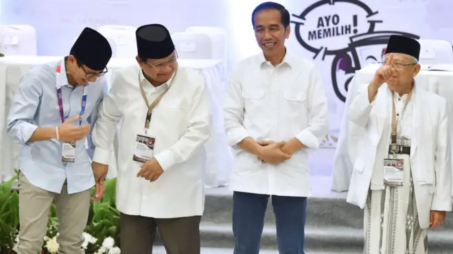 Dua pasangan capres-cawapres akan beradu argumen tentang isu terorisme pada depat pilpres edisi pertama, Kamis (17/01).