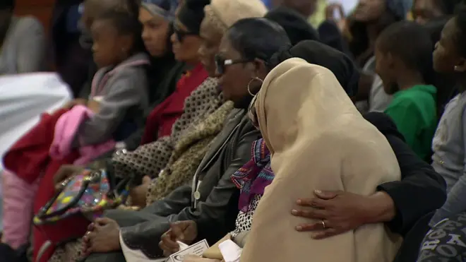 Une scène émouvante lors d'obsèques en Afrique du Sud