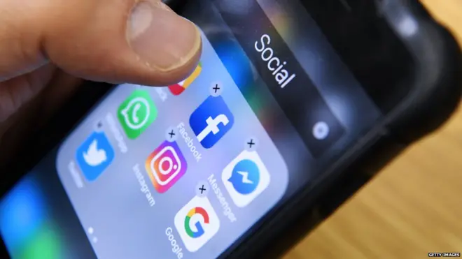 सोशल मीडिया