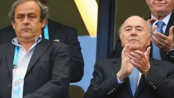 جوزيف سيب بلاتر (يمين) كان رئيسا للفيفا