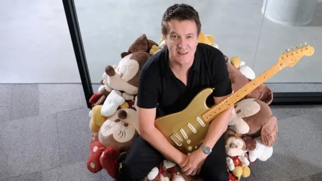 أندي موني، الرئيس التنفيذي لشركة "فيندر" الأمريكية