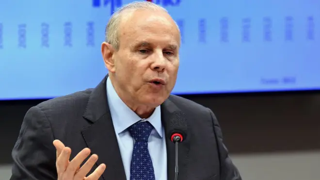 El arresto de Mantega es parte de una investigación sobre sobornos a cambio de contratos con la petrolera estatal Petrobras.