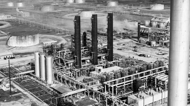 İran'da petrol rafinerisi