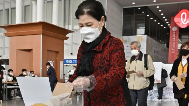 दक्षिण कोरिया में वोटिंग