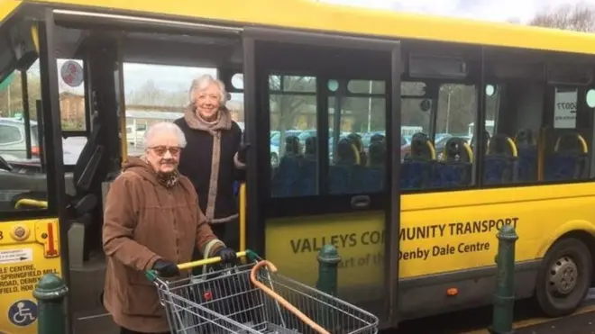 รมว.สาธารณสุขอังกฤษ ระบุ "ในอีกไม่กี่สัปดาห์นี้" จะเตรียมขอให้คนในสหราชอาณาจักรที่อายุมากกว่า 70 ปีกักตัวเองอยู่ในบ้าน