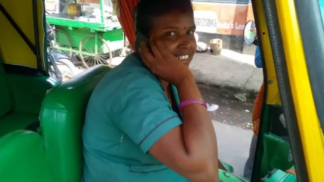 महिला ऑटो ड्राइवर