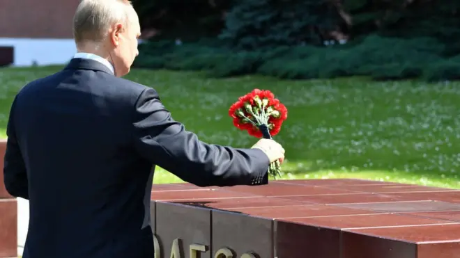 Путин у вечного огня