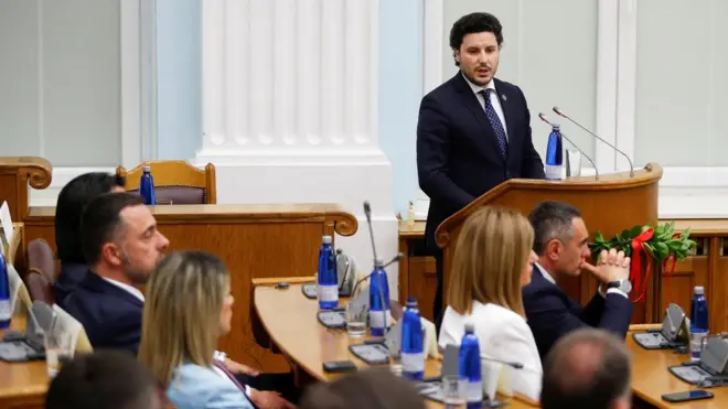 Abazović tokom predstavljanja ekspozea pred poslanicima