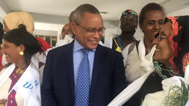 ደብረፅዮን ምስ ኣምባሳደራት ሰላም