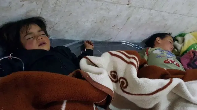 Algunas de las personas lesionadas también tuvieron vómitos y les salió espuma de la boca, lo que ha llevado a decir que se usó un agente químico.