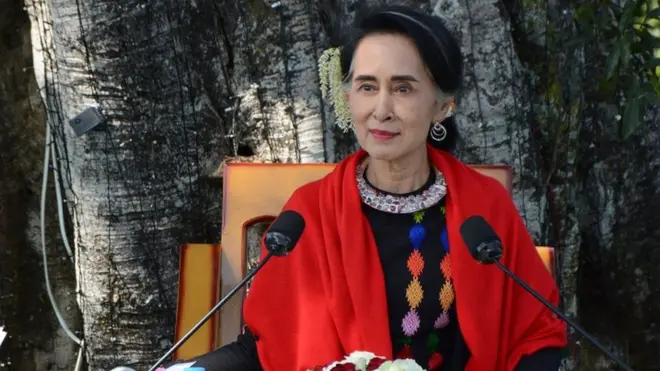 ကနေဒါက ဂုဏ်ထူးဆောင် ကနေဒါ နိုင်ငံသား အဖြစ် ပေးခဲ့
