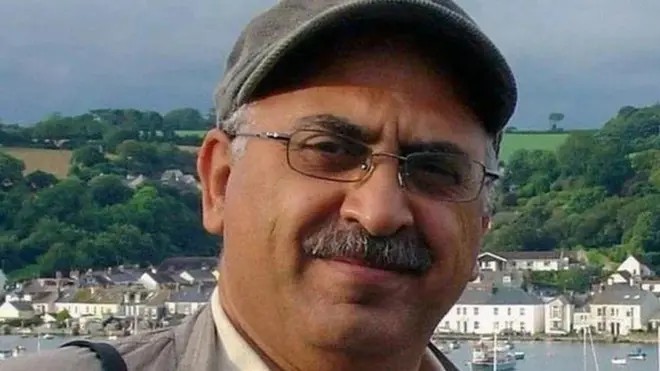 انوشه آشوری