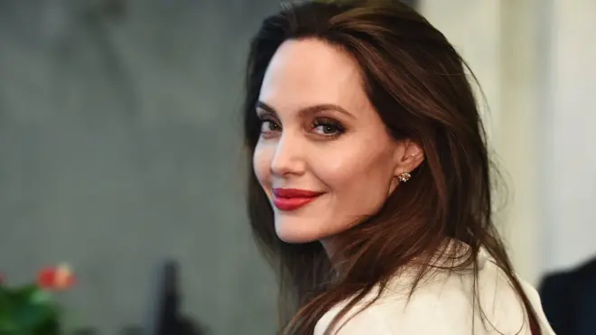 قوبل فيلم "الأبديون" بسلسلة من طلبات الرقابة المحلية بتعديلات، لم توافق عليها شركة ديزني