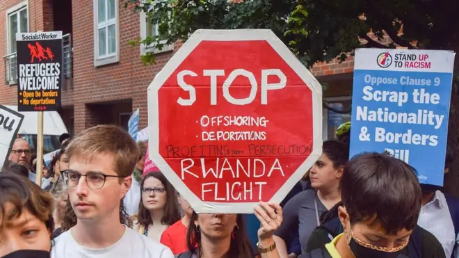 مظاهرات في بريطانيا ضد ترحيل طالبي اللجوء