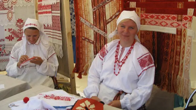 Женщины в вышиванках