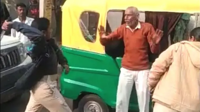 बुज़ुर्ग शिक्षक