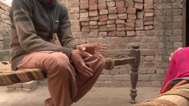 علي یوه ورځ‌ ښوونځي ته پر لاره و چې په زرو یوې ودانې ته ټېل وهل شو