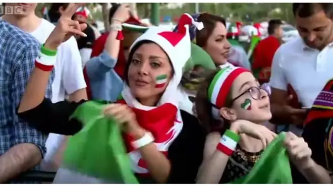 في حالة نادرة في إيران، سمح للنساء دخول ملعب كرة قدم لمشاهدة بث حي لمباراة كرة قدم بين إيران وإسبانيا والتي تقام في روسيا ضمن بطولة كأس العالم. وتمنع إيران دخول النساء إلى الملاعب