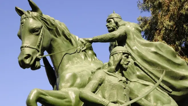 تمثال صلاح الدين بوسط دمشق