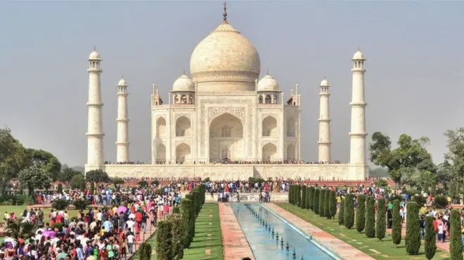 انڈین میڈیا کے مطابق صرف 20 اکتوبر 2018 کو 50000 سے زیادہ افراد آگرے میں 17 ویں صدی کار شاہکار تاج محل دیکھنے گئے