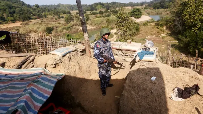 ဘူးသီးတောင် က ရဲကင်း တစ်ခုကို နယ်ခြားစောင့်ရဲတပ်ဖွဲ့ လုံခြုံရေးယူထားတာကို ဇန်နဝါရီလ ၇ ရက်နေ့က တွေ့မြင်ရတဲ့ မြင်ကွင်း