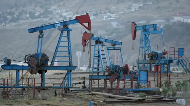 Азербайджан инвестирует в энергетику миллиарды