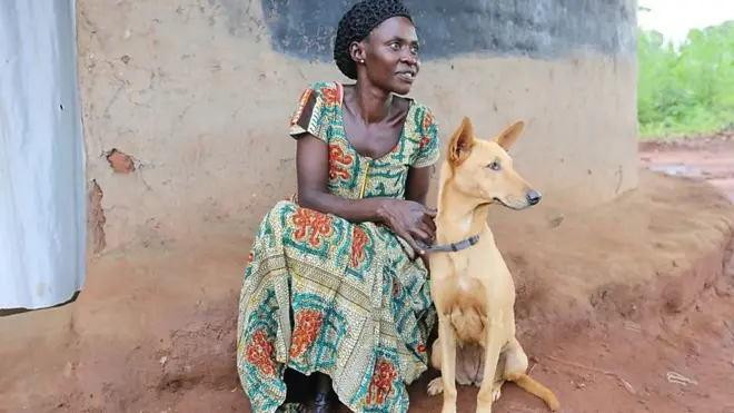 كلاب لمساعدة ضحايا الحرب في أوغندا