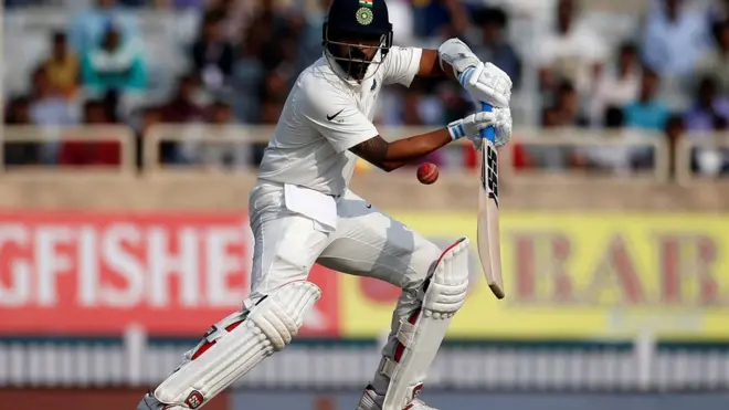 انڈیا کی جانب سے آوٹ ہونے والے کھلاڑی اوپنر کے ایل راہل تھے جو کہ اپنی نصف سنچری مکمل کرنے کے بعد 67 رنز پر آوٹ ہوئے