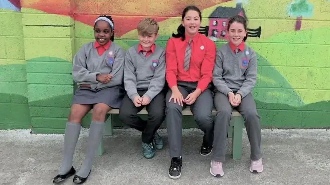Banco de la amistad en una escuela