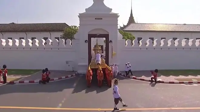 Церемонія поховання короля Пуміпона Адульядета.