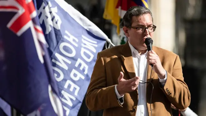 羅傑斯在倫敦一場集會上（23/6/2021）