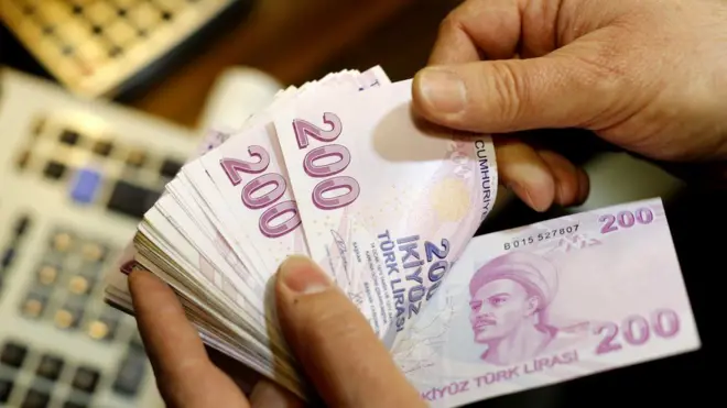 Nilai mata uang lira terus tergerus dan presiden Turki menyalahkan pihak-pihak luar.
