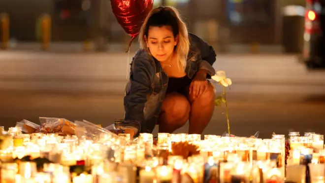 Женщина со свечами