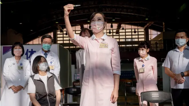 有关高端疫苗的国际认证以及安全性的辩论，仍在台湾延烧