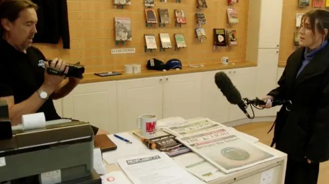 ماریانا اسپرینگ با ریچارد هال رو در رو می‌شود