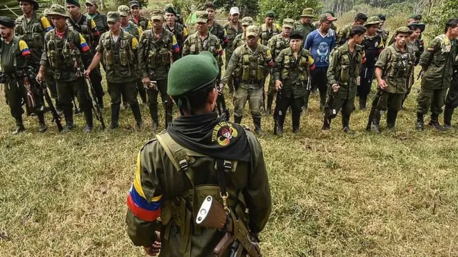 Las FARC justificaron la expulsión por la "conducta contradictoria" de los comandantes con la "línea político-militar" de la agrupación.
