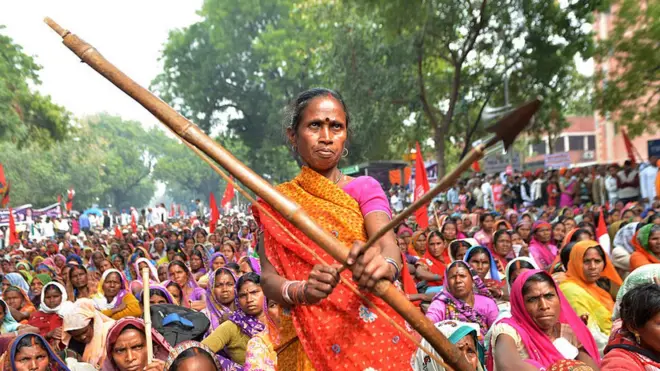 भूमि अधिग्रहण बिल के ख़िलाफ दिल्ली में किसानों के प्रदर्शन की तस्वीर