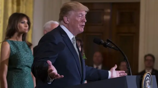 Дональд Трамп как никто другой использует твиттер для критики оппонентов