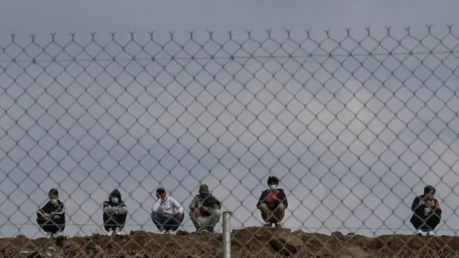 مهاجرون ومخيم في ليسبوس