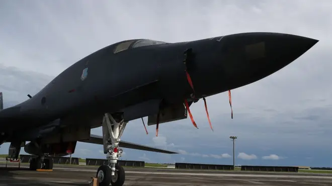 अमरीका के गुआम द्वीप में तैनात हैं बी 1बी लैंसर बमवर्षकों का बेड़ा