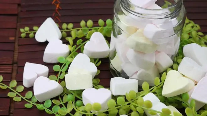 Зефір та інші білі цукерки - найпоширеніший подарунок до Білого дня