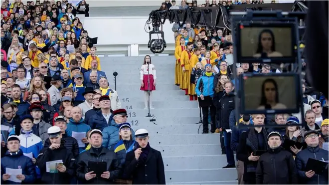 11-річна Варвара Бражник виконує "Ой у лузі червона калина"