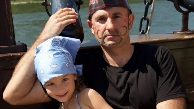 Пілот Володимир Гапоненко з молодшою донькою Поліною