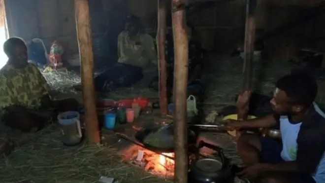 Para pengungsi Nduga di Wamena, menumpang kerabat.