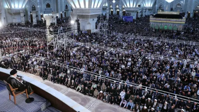 علي خامنئي في إحياء ذكرى وفاة الخميني