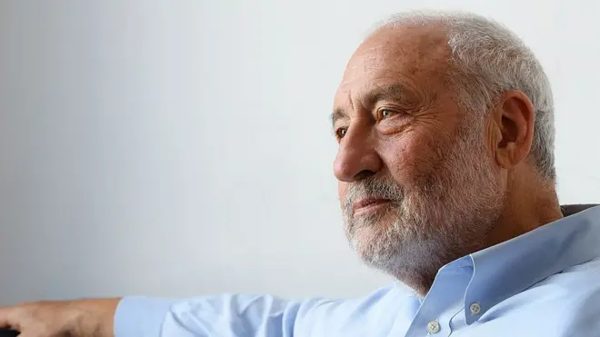 "No les gusta la transparencia porque pueden involucrarse en todo tipo de actividades viles. ¿Nosotros como sociedad, debemos permitir eso? En mi opinión, no", le dijo Joseph Stiglitz a la BBC.